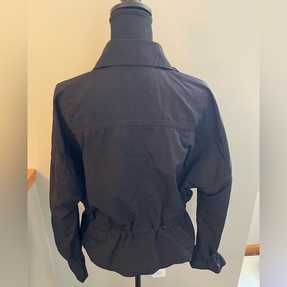 Athleta Acadia black lightweight travel work rain jacket. Snap closure. Medium - Picture 5 of 16